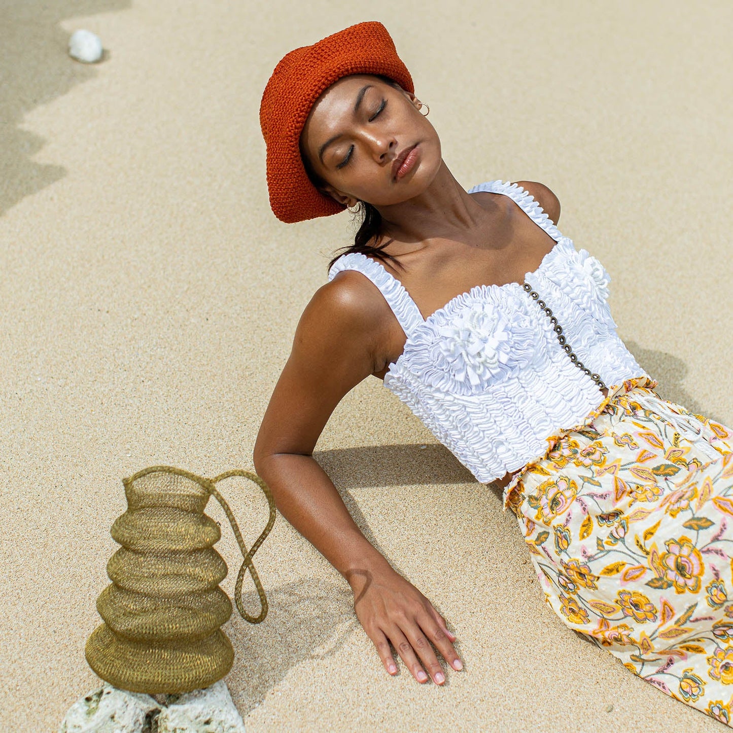 SHELL Handwoven Wire Bag In Dark Gold